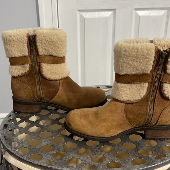 Women’s UGGS - Picture 6 of 11